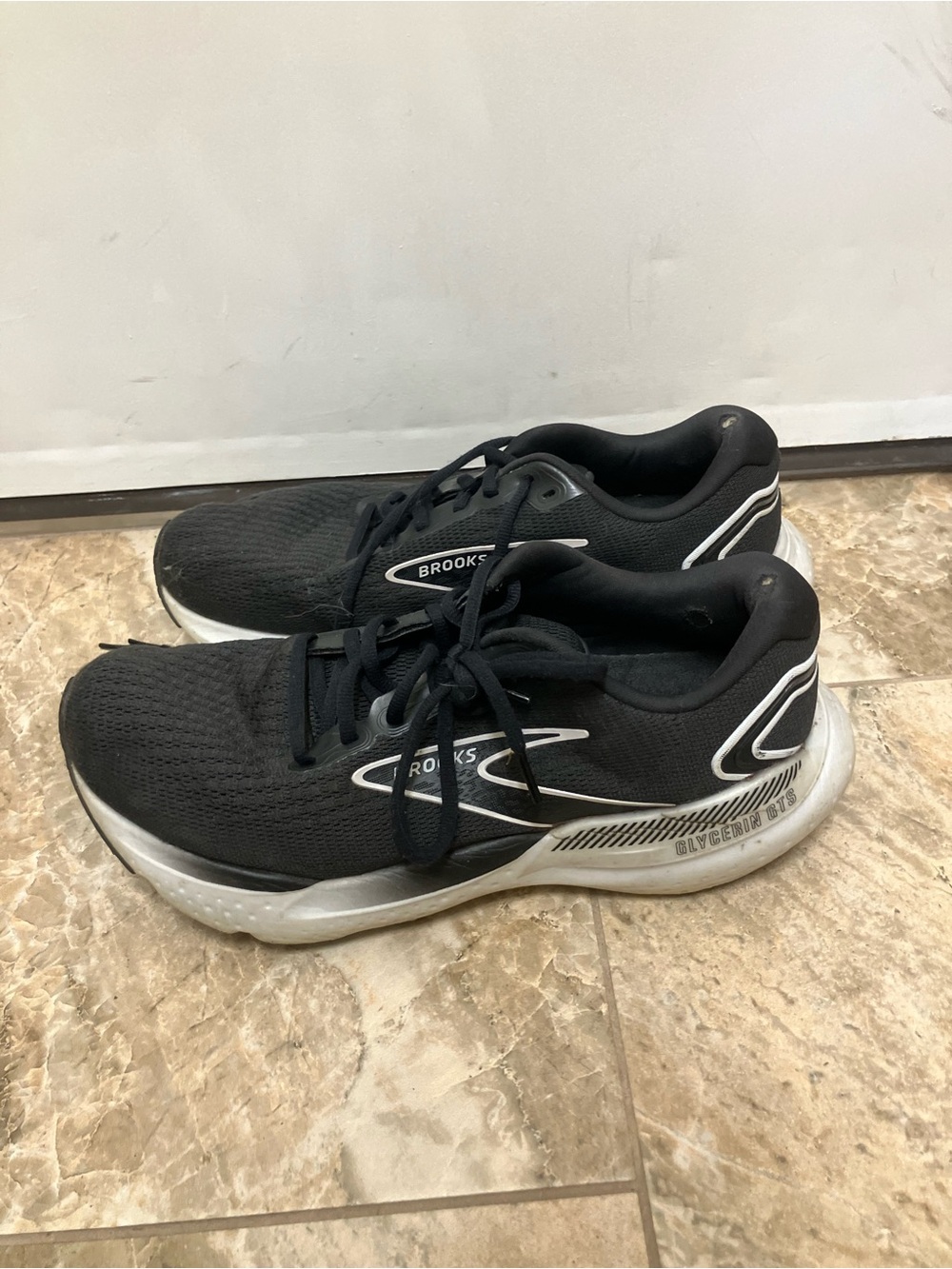 Brooks Glycerin GTS 21 Women's Black and White Running Sneakers Size 10.5